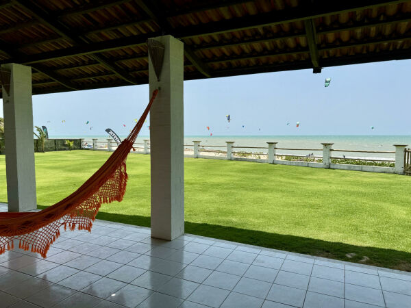 Imagem 4 de Casa no Cumbuco frente mar em grande terreno pé na areia